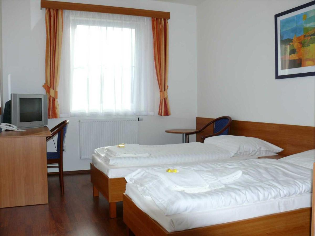 Hasicsky Hotel Pribyslav Екстер'єр фото