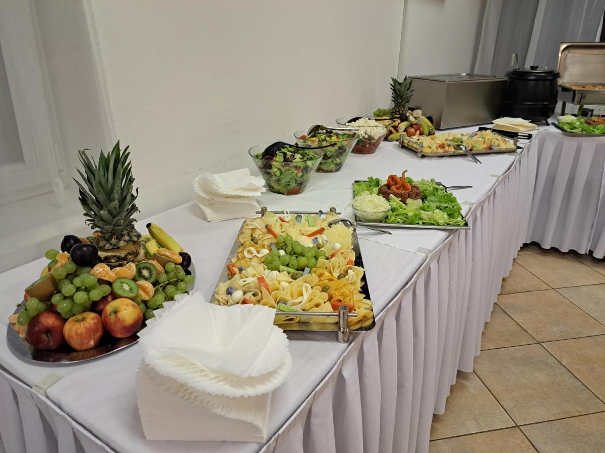 Hasicsky Hotel Pribyslav Екстер'єр фото