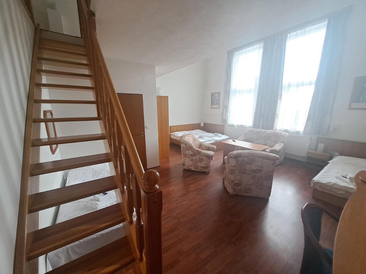 Hasicsky Hotel Pribyslav Екстер'єр фото