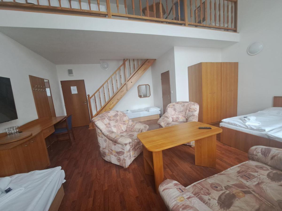 Hasicsky Hotel Pribyslav Екстер'єр фото