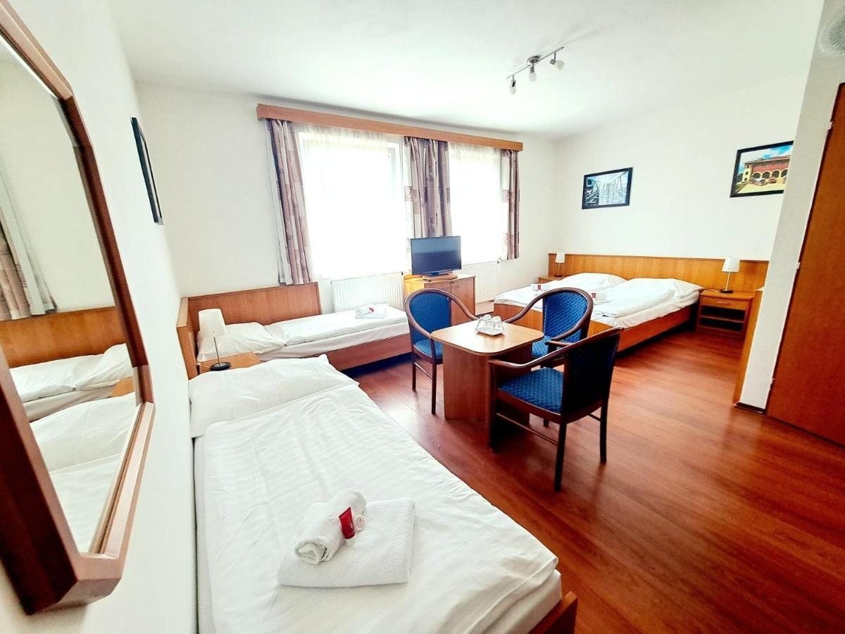 Hasicsky Hotel Pribyslav Екстер'єр фото